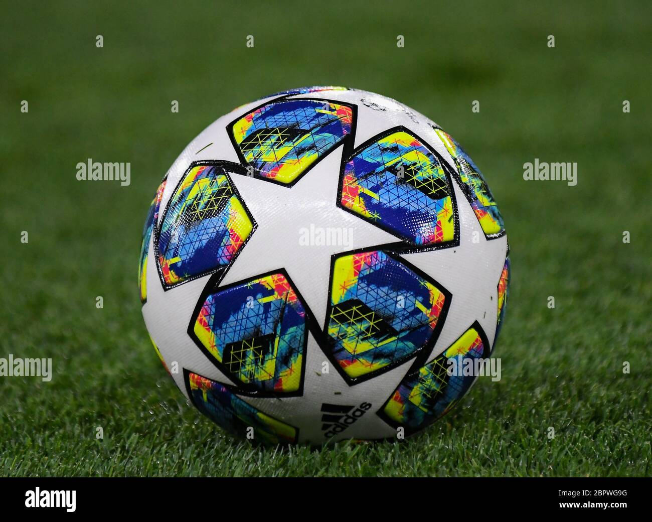 Uefa champions league ball Banque de photographies et d'images à haute  résolution - Alamy