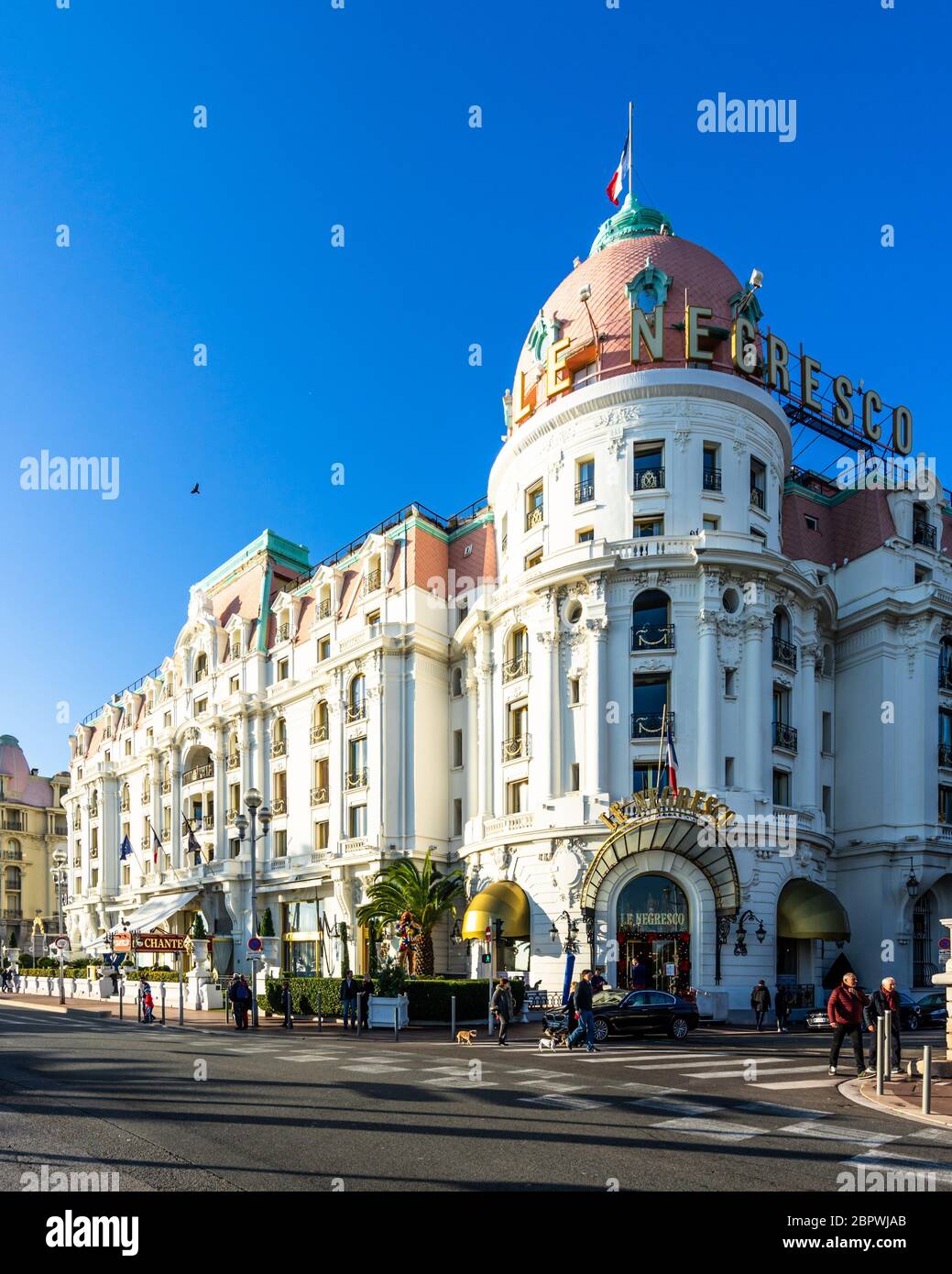 L'entrée de l'hôtel de luxe Negresco sur la Promenade des Anglais. Nice, France, janvier 2020 Banque D'Images