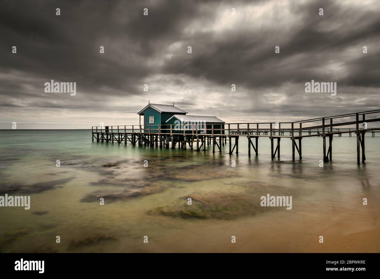 Jetée de Portsea sous une tempête imminente. Banque D'Images