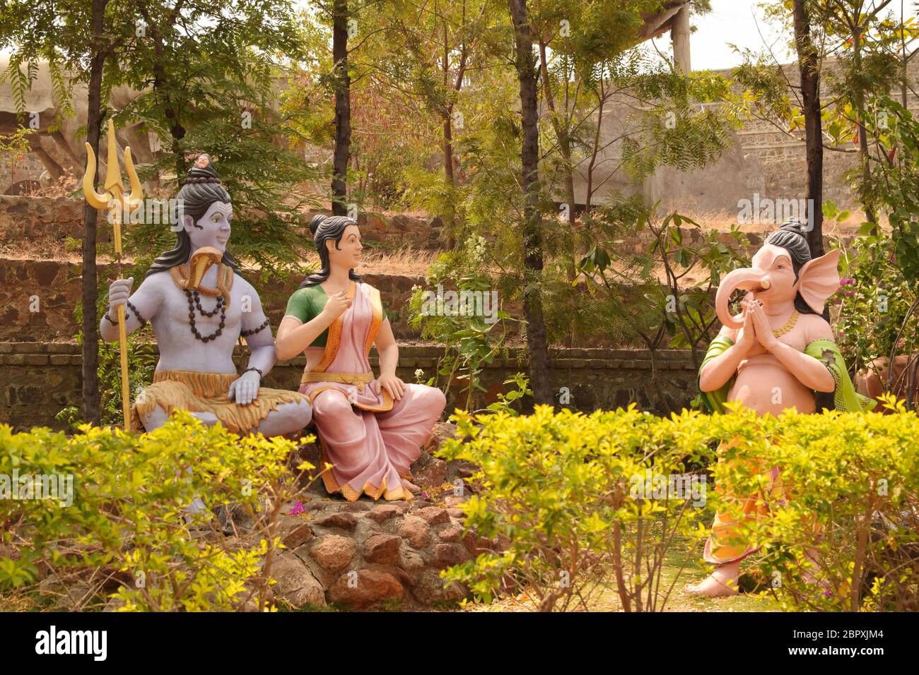 Lord Ganesha avec ses parents Shiva et Parvati , Bhigwan, Maharashtra, Inde Banque D'Images