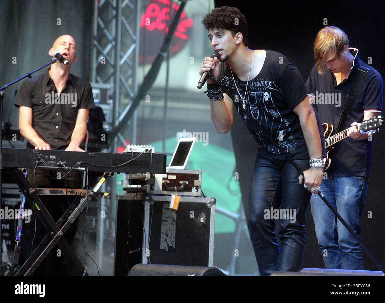 Fête de la ville de la gamescom 2011 - festival de la ville de la gamescom auf dem Hohenzollernring à Köln. Der deutsche Popmusiker und Synchronsprecher Andreas Bourani Banque D'Images