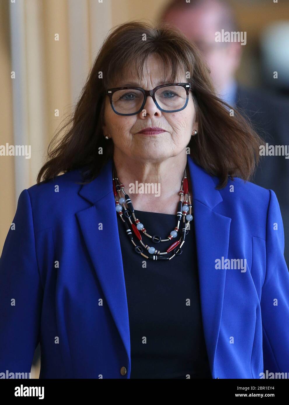 La secrétaire à la Santé Jeane Freeman arrive pour les questions du premier ministre qui se tiennent au Parlement écossais, à Holyrood, à Édimbourg. Banque D'Images