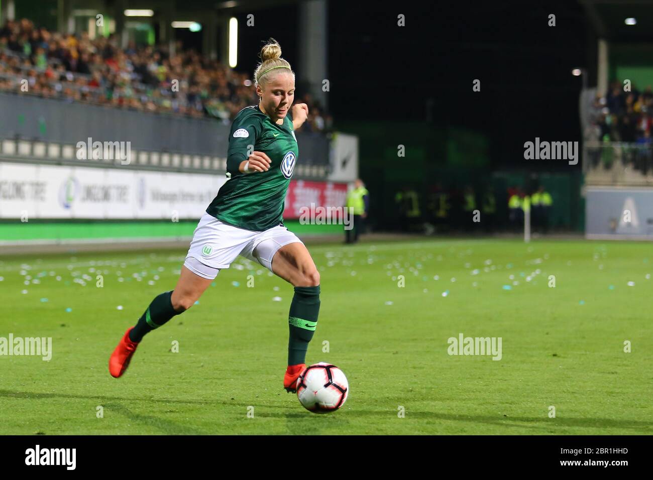 Wolfsburg, Allemagne, 27 mars 2019 : Sophie Wolter de VfL Wolfsburg en action lors d'un match de football de la ligue des champions de l'UEFA Banque D'Images Wolfsburg, Allemagne, 27 mars 2019 : Sophie Wolter de VfL Wolfsburg en action lors d'un match de football de la ligue des champions de l'UEFA Banque D'Images