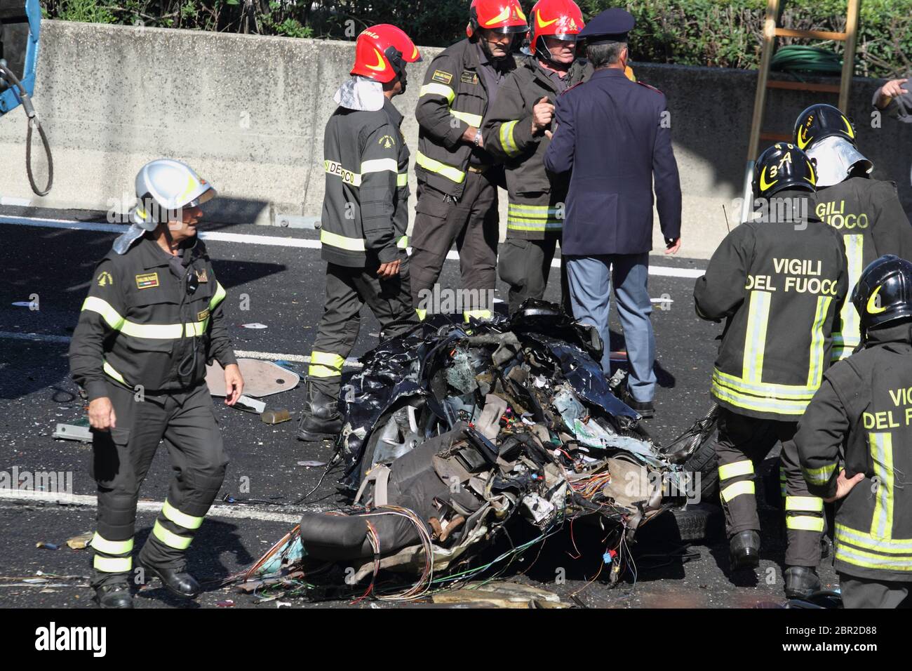 Pontecorvo - Italie, 12 octobre 2017 - accident sur l'autoroute A1 entre Pontecorvo et Cassino impliquant deux camions et deux voitures Banque D'Images