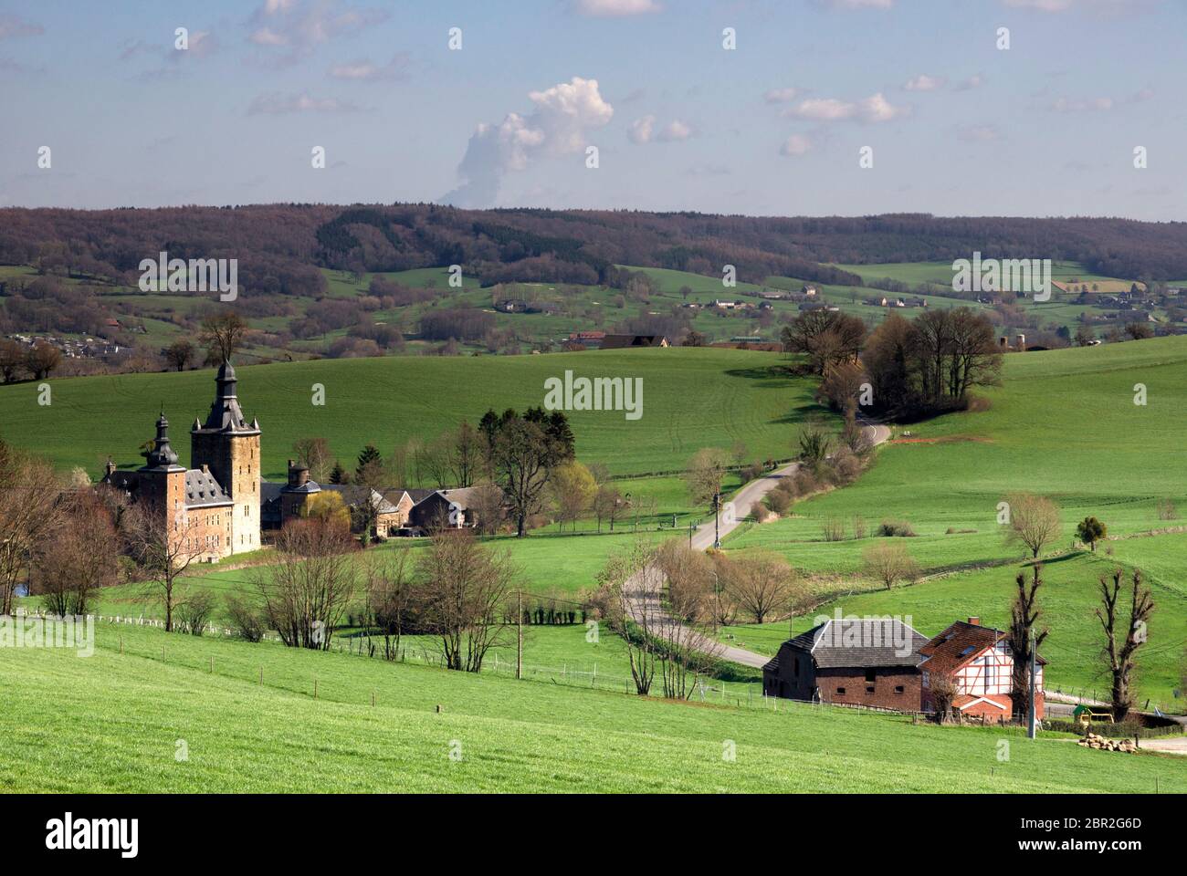 Château de Beusdael près de Sippenaeken vu d'en haut des collines environnantes dans la région hollandaise de Voeren Banque D'Images