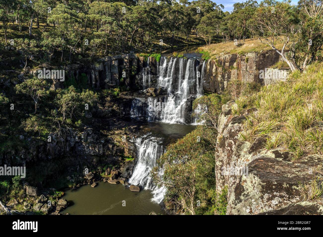 Vue panoramique de la partie supérieure de l'automne à la Victoria Falls dans le nord de la rivière Guy Fawkes, NSW, Australie Banque D'Images