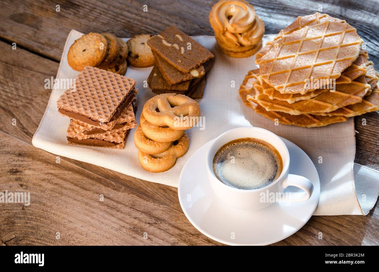 Le beurre et biscuits aux amandes Banque D'Images