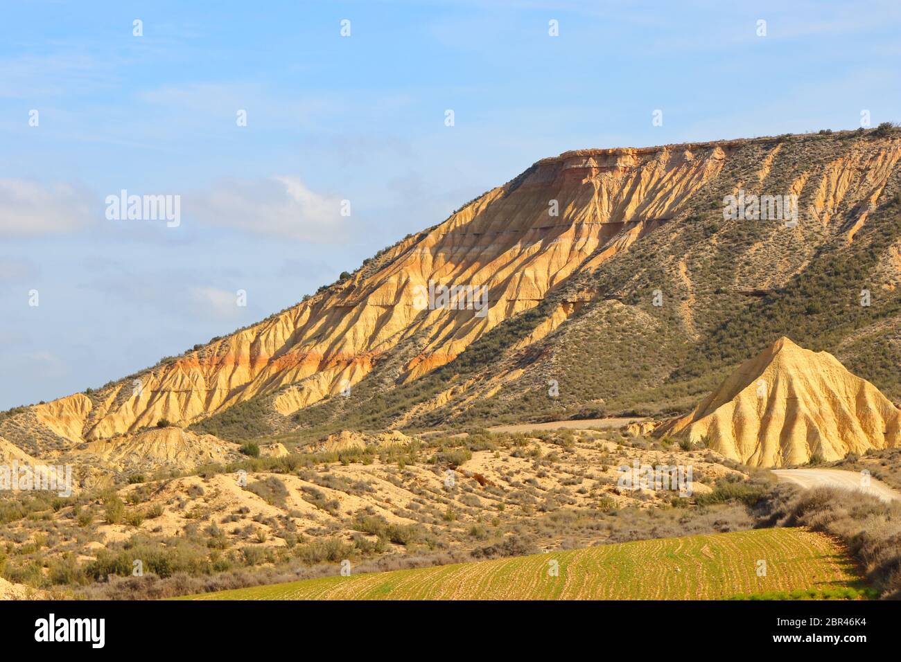 Paysages fascinants et caractéristiques érosionnelles dans la région naturelle du semi-désert de Bardenas Reales, Réserve de biosphère de l'UNESCO, Navarre, Espagne Banque D'Images