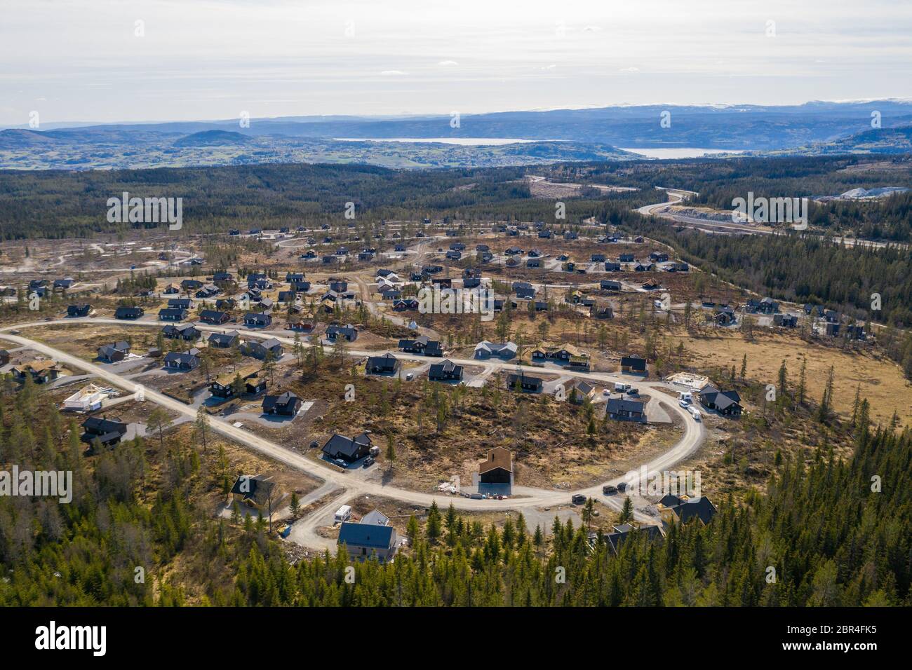 Photo aérienne du développement moderne de la cabine à Lygna Skisenter, Jaren, à 1 heure de route d'Oslo Banque D'Images