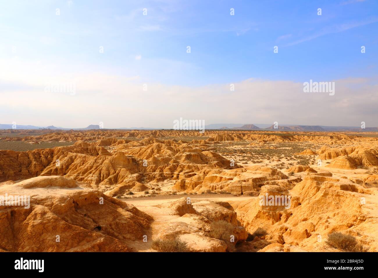 Paysages et caractéristiques érosionnelles saisissants dans la région naturelle du semi-désert de Bardenas Reales, Réserve de biosphère de l'UNESCO, Navarre, Espagne Banque D'Images