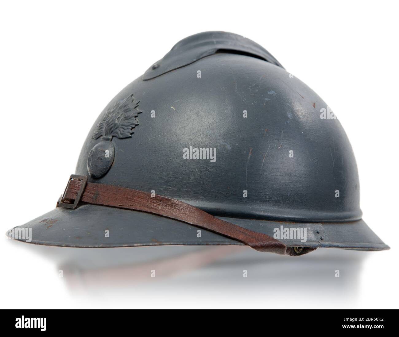 Les casques militaires français de la Première Guerre mondiale isolé sur fond blanc Banque D'Images