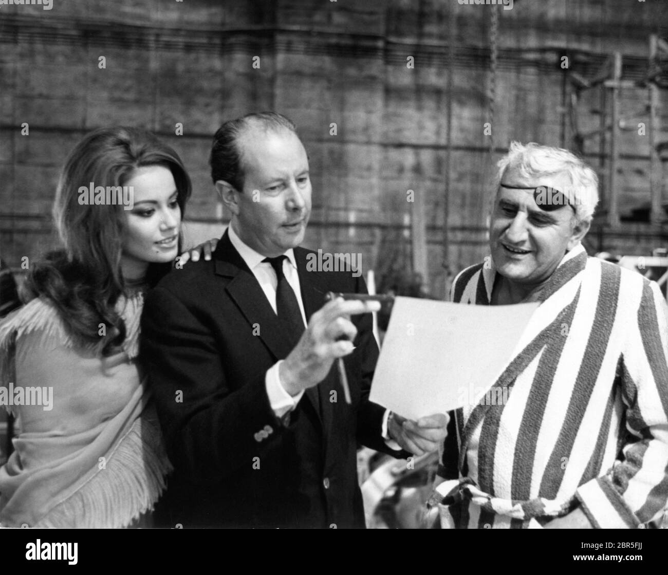 Claudine Auger Banque D Image Et Photos Page 2 Alamy