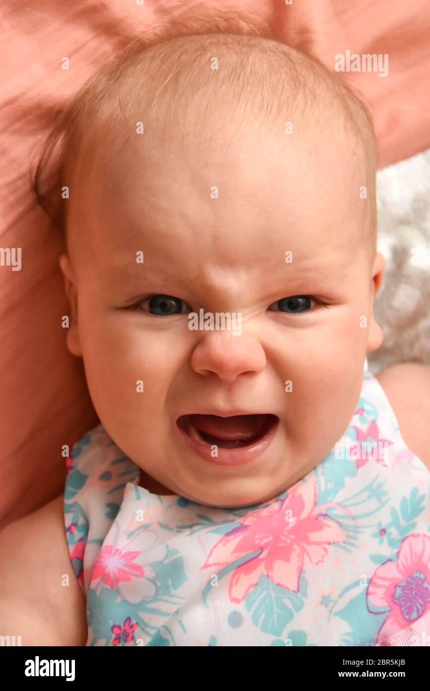 Crier Pleurer Photo De Bebe Superbe Image Fond D Ecran Photo Stock Alamy