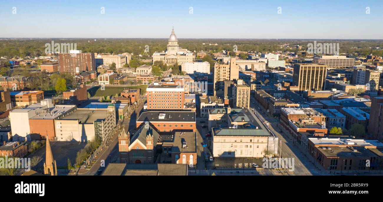 Aube Lumière Hits Centre-ville Sprigfield Illinois State Capitol Building Banque D'Images