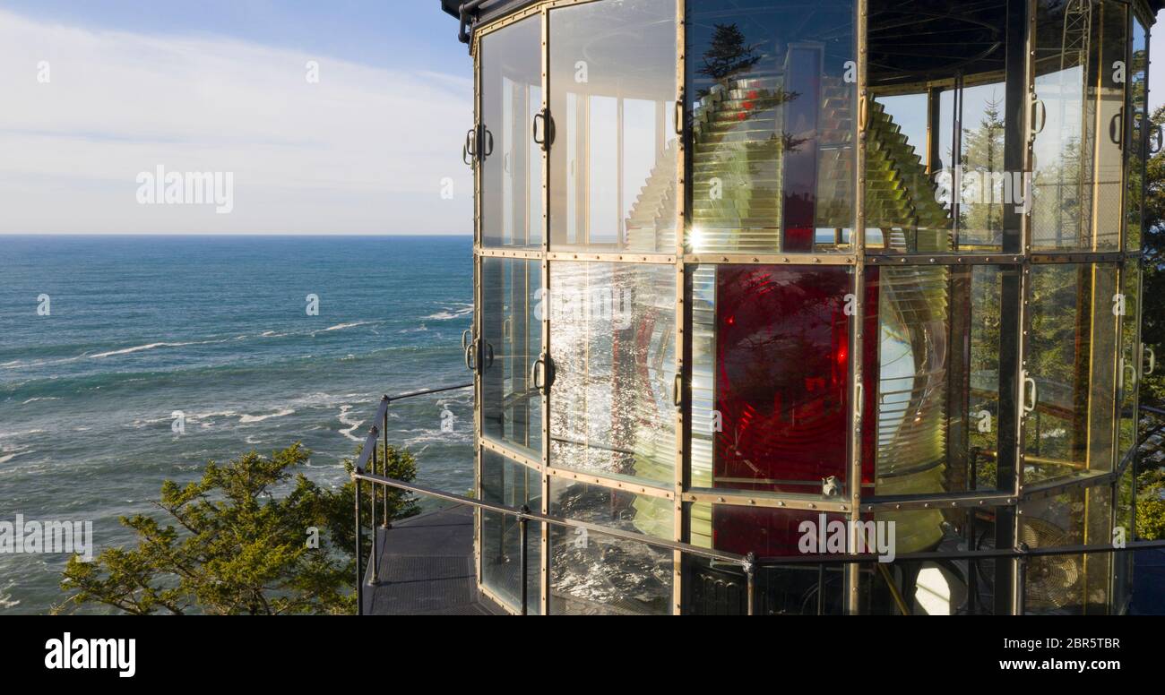 Vue aérienne de la porte en verre des logements à Cape Meares Lighthouse Oregon Coast Banque D'Images