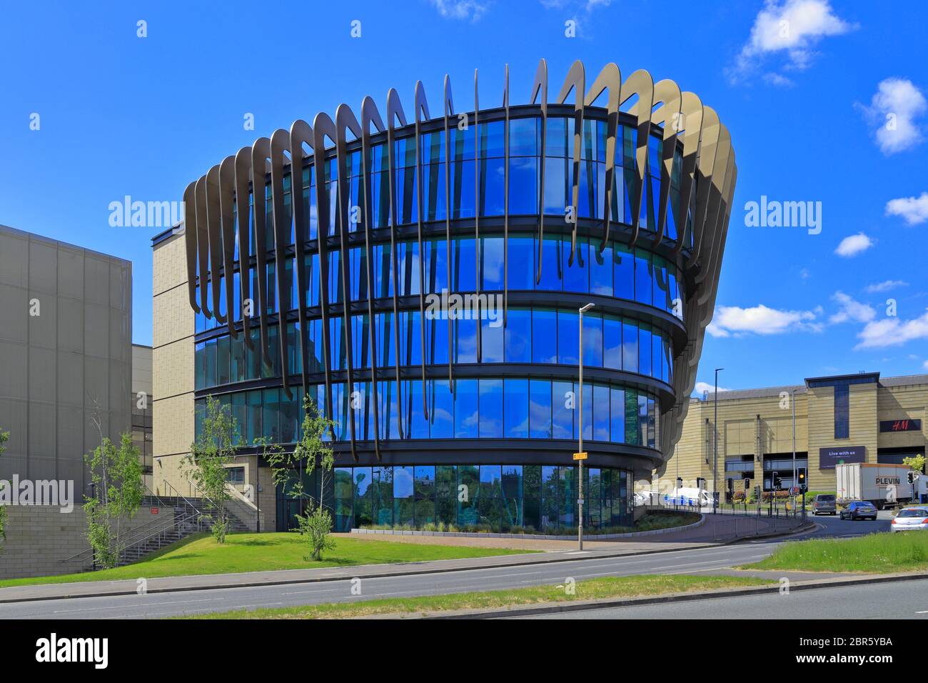 Oastler Building abritant Music, Humanités and Media, University of Huddersfield, Huddersfield, West Yorkshire, Angleterre, Royaume-Uni. Banque D'Images