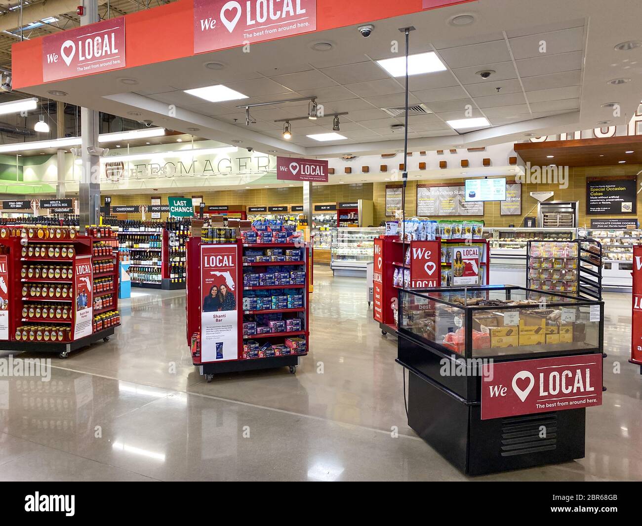orlando,FL/USA-5/3/20: Un étalage de divers aliments locaux dans un magasin d'alimentation Whole Foods Market. Banque D'Images