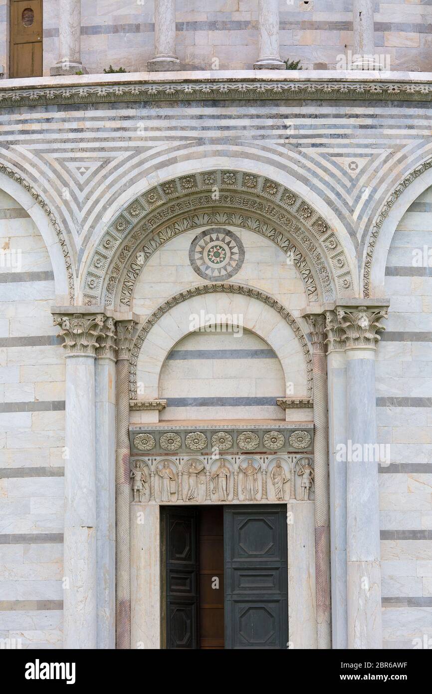 Baptistère de Pise de Saint Jean, détails décoratifs de la façade, Piazza del Duomo, Pise, Italie Banque D'Images