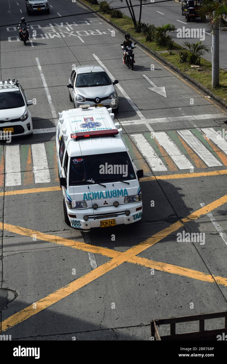Le trafic normal reprend à Cali pendant l'épidémie de coronavirus en Colombie Banque D'Images
