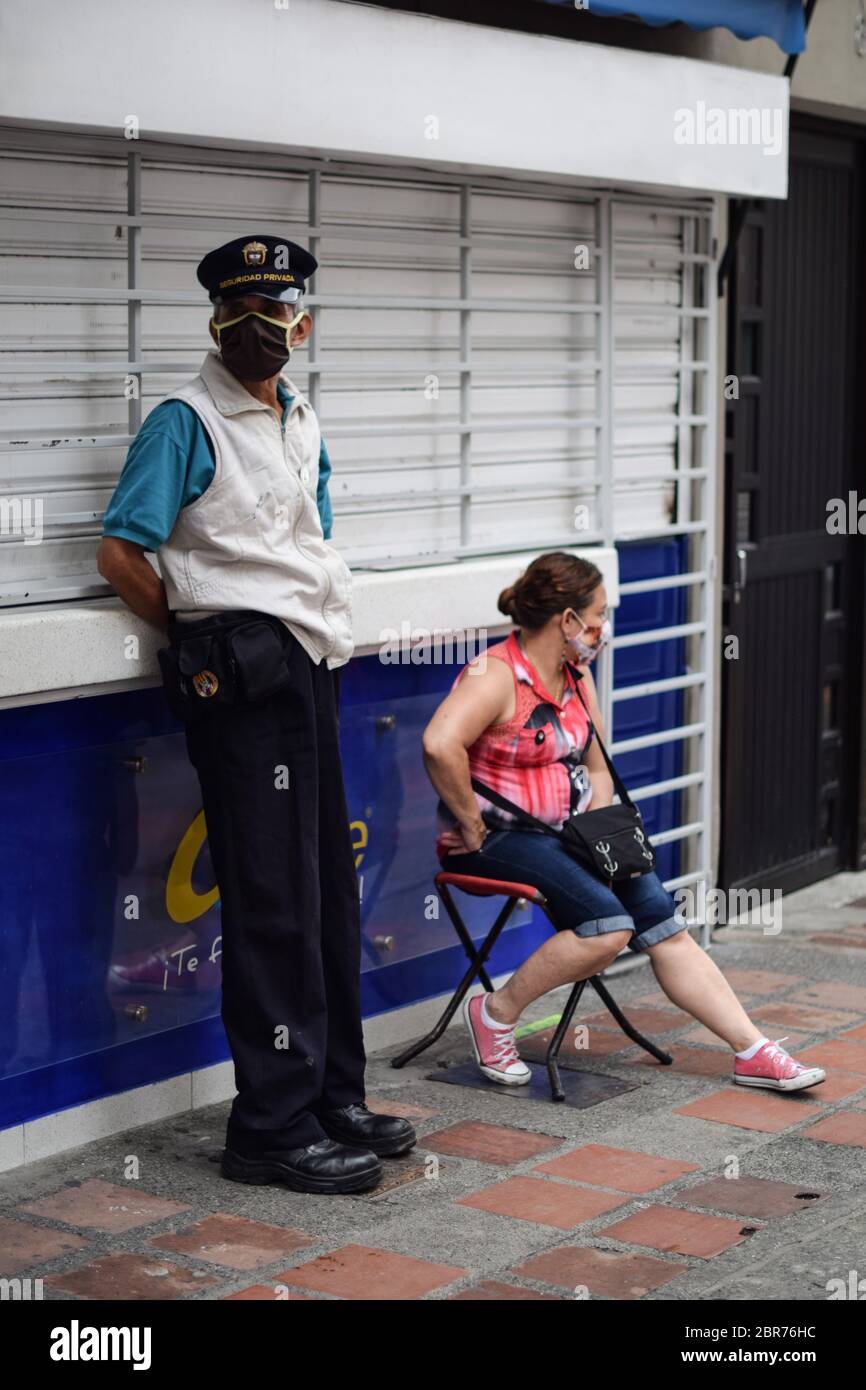 Les rues de Cali reviennent à la normale pendant l'épidémie de coronavirus en Colombie Banque D'Images