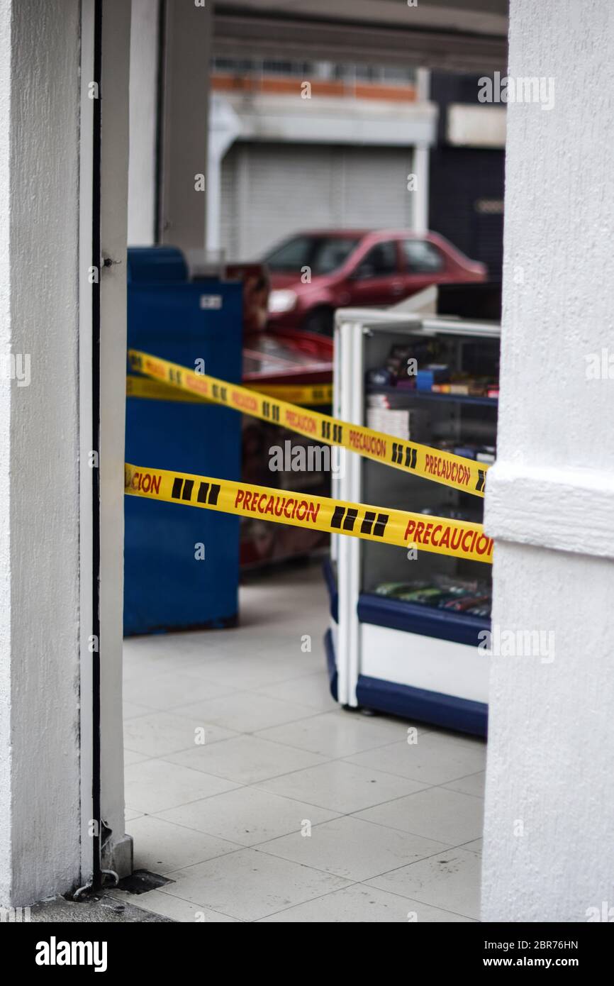 Mesures de sécurité en pharmacie pendant l'éclosion du coronavirus en Colombie Banque D'Images