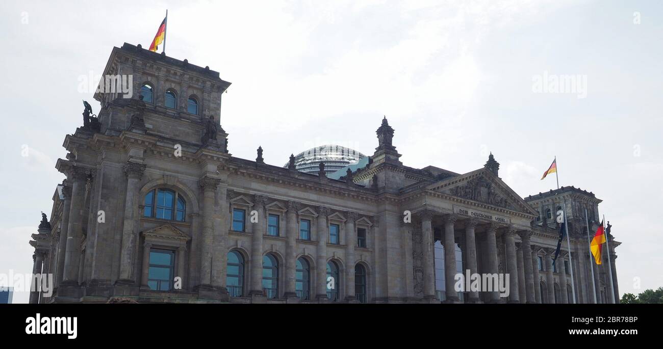 Chambres du Parlement allemand du Bundestag à Berlin, Allemagne. Deutschen Volke dem signifie pour le peuple allemand Banque D'Images