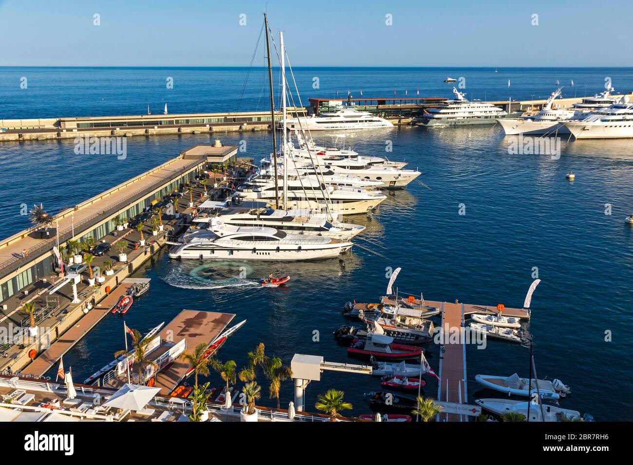 Marina du Club de Monaco. Situé directement en face du nouveau bâtiment du Yacht Club de Monaco sur le quai Louis II Banque D'Images