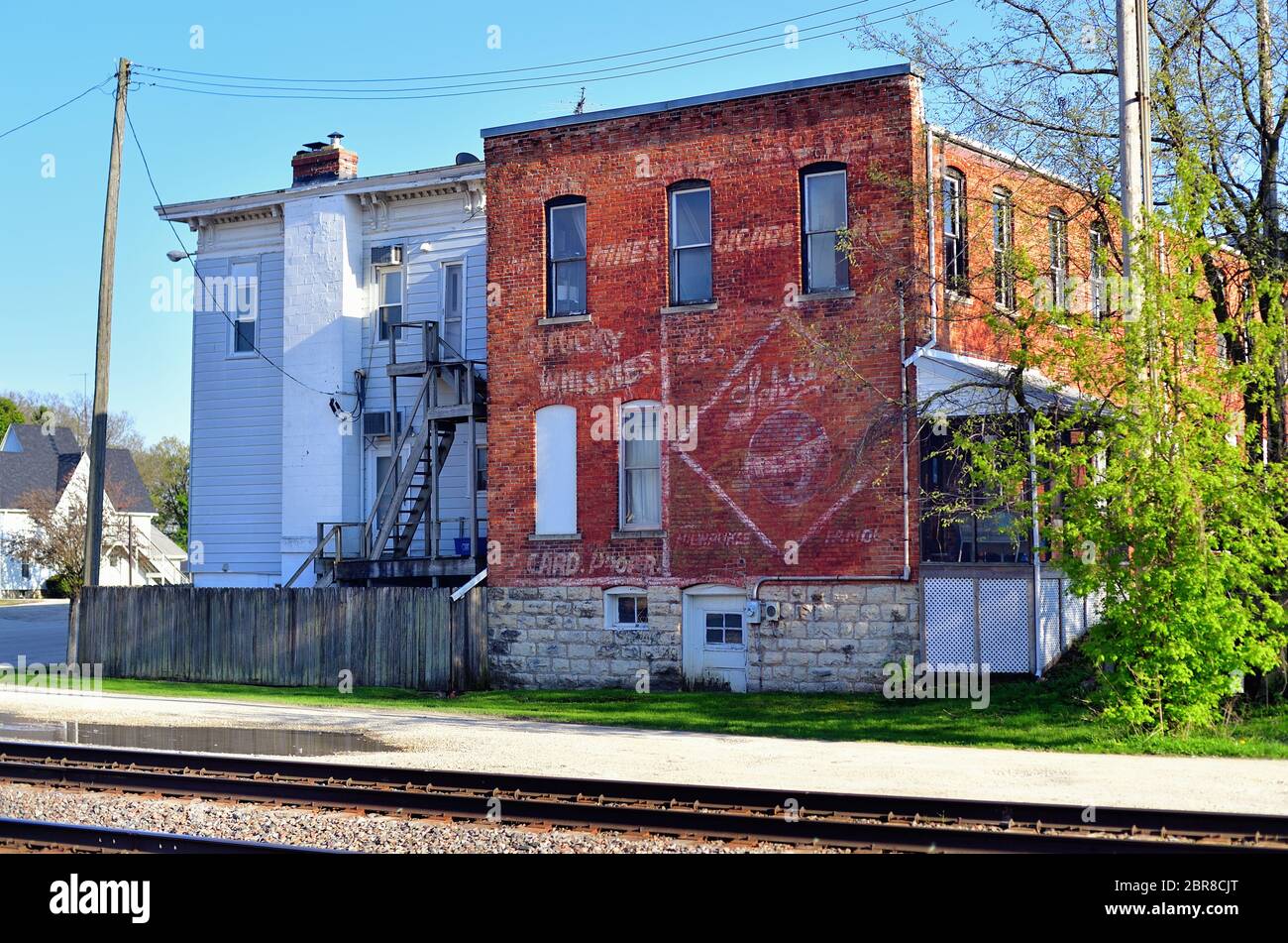 Shabbona, Illinois, États-Unis. La publicité a disparu avec le temps est encore visible à l'arrière d'un bâtiment qui était un bar dans une petite communauté. Banque D'Images