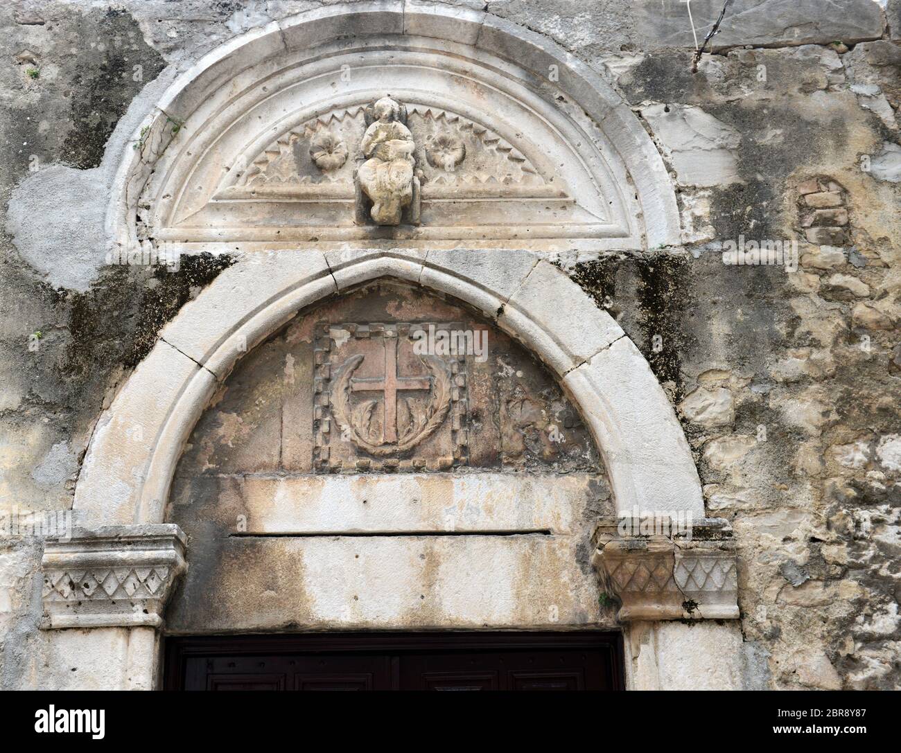 Željezna vrata est une porte romaine bien conservée au palais Dioclétien de Split, Croatie. Banque D'Images