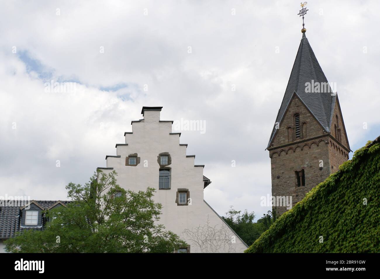 Burg und von Kallmuth Kirchturm St Georg, Mechernich, Nordrhein-Westfalen, Deutschland Banque D'Images