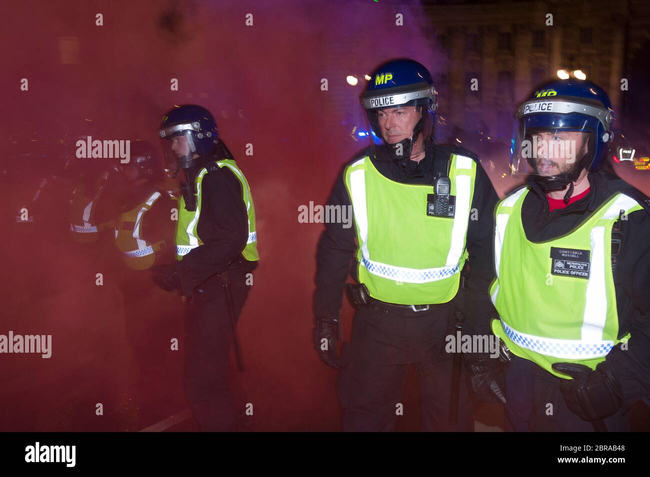 La « Marche du masque de lion » voit des manifestations porter un V pour des masques de type Vendetta Guy Fawkes et manifester contre l'austérité, la violation de l'ir civil Banque D'Images