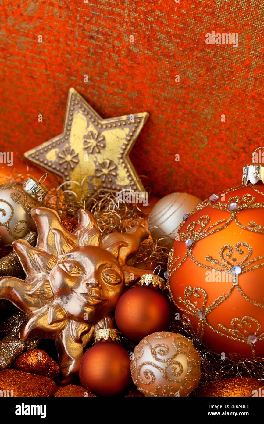 Décorations de Noël élégantes et colorées de couleur cuivre orange ombré et  face dorée Photo Stock - Alamy