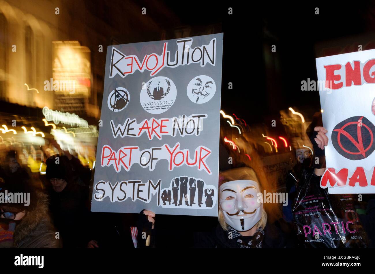 La « Marche du masque de lion » voit des manifestations porter un V pour des masques de type Vendetta Guy Fawkes et manifester contre l'austérité, la violation de l'ir civil Banque D'Images