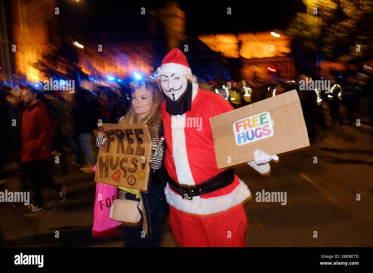 La « Marche du masque de lion » voit des manifestations porter un V pour des masques de type Vendetta Guy Fawkes et manifester contre l'austérité, la violation de l'ir civil Banque D'Images