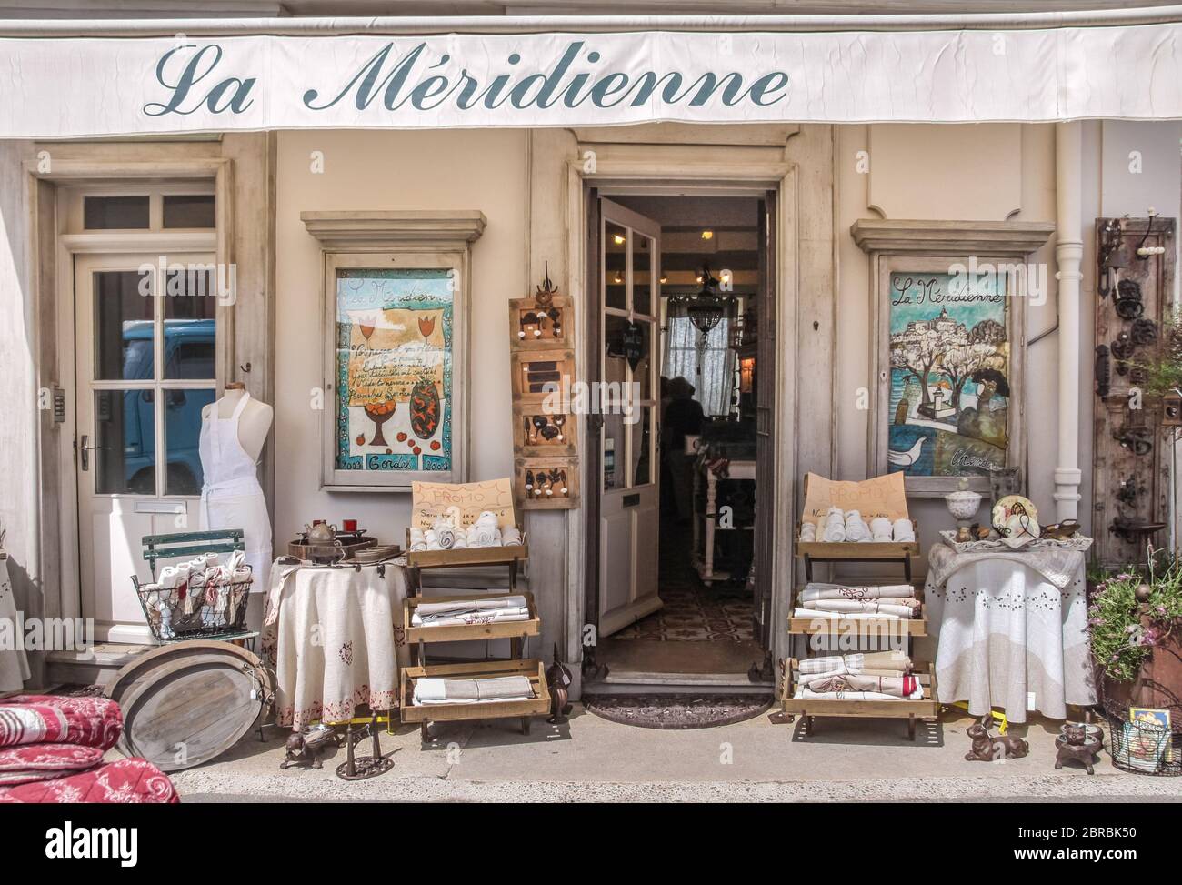 Boutique avec décoration à Gorden dans le Luberon, Provence, France Banque D'Images
