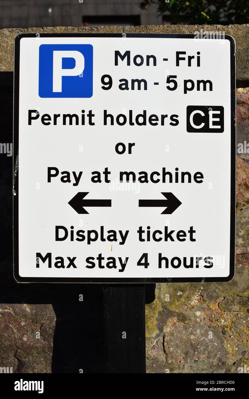 Un permis uniquement ou payer au stationnement de la machine, panneau rue All Saints Road Clifton, Bristol, BS8, Royaume-Uni Banque D'Images