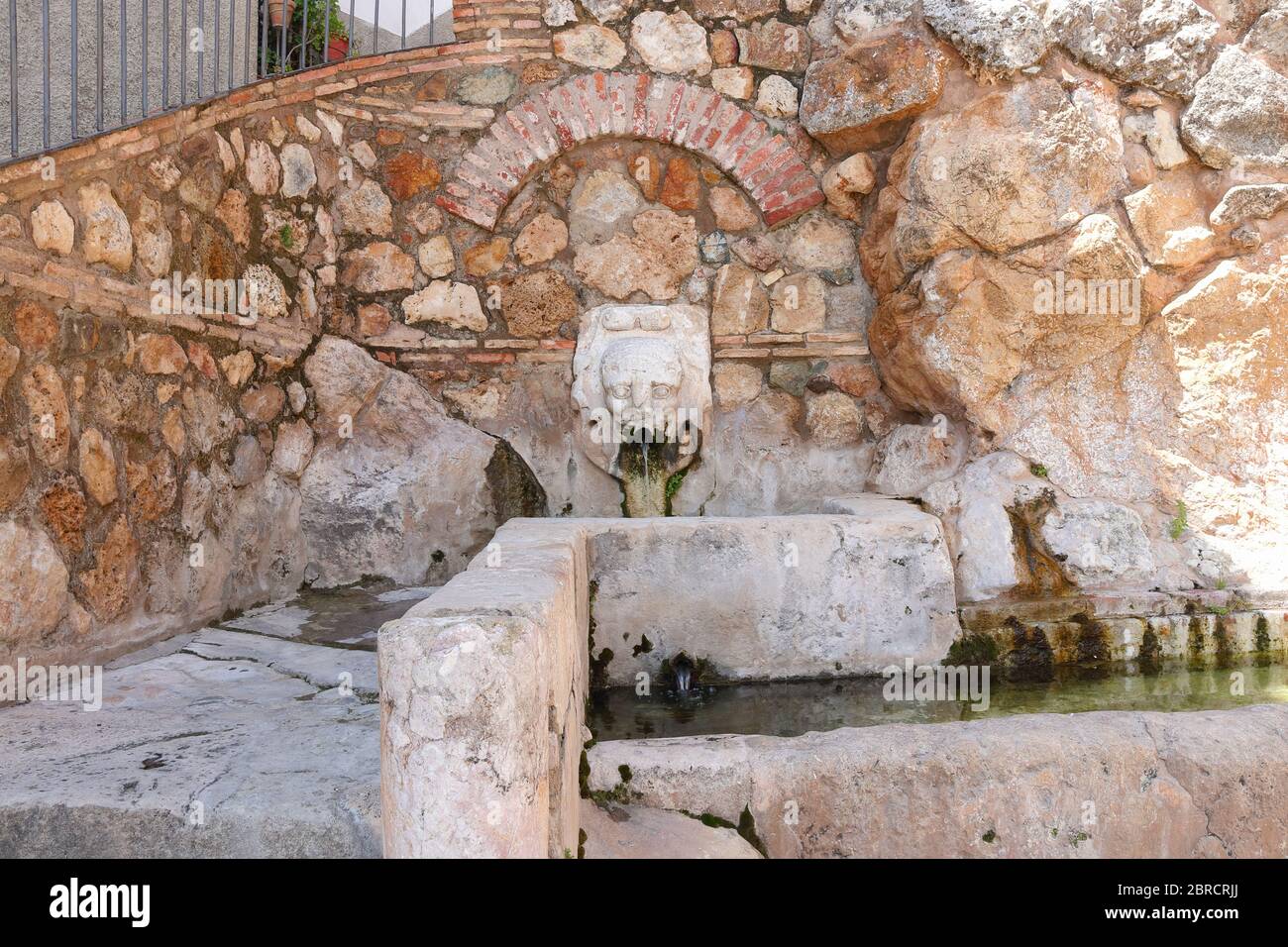 Fontaine du Conseil dans le village de Zufre, Sierra de Aracena, Huelva, Espagne Banque D'Images