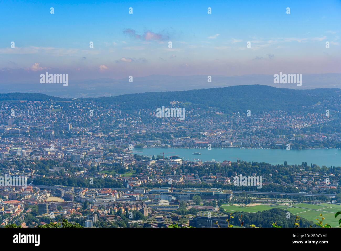 Vue de l'Uetliberg à la ville de Zurich et au lac de Zurich, sommet de Zurich, canton de Zurich, Suisse Banque D'Images