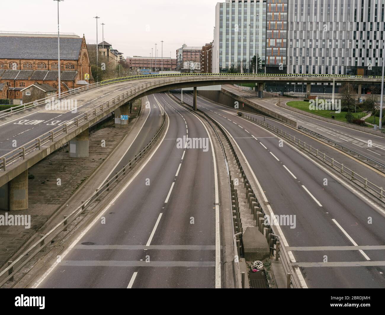 L'autoroute M8, généralement très fréquentée, de Charing Cross, qui traverse la ville de Glasgow, illustre le fait que le gouvernement se respecte, les directives de distanciation sociale et les avis de « séjour à domicile » lors de la pandémie du coronavirus. Banque D'Images