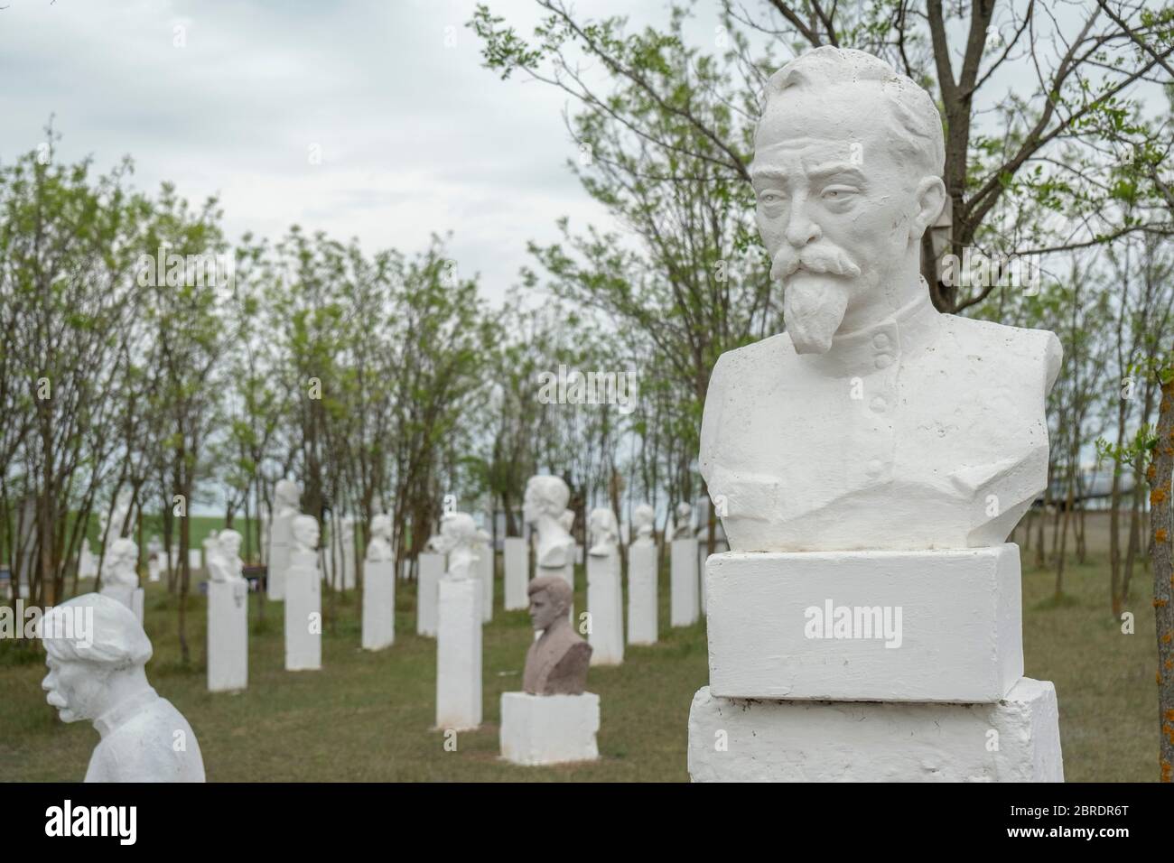 Buste de Felix Dzerzhinsky sur fond est groupe de sculptural de bustes autres leaders dans le Musée du réalisme socialiste. Frumushika Nova, Oblast d'Odessa, Ukraine, Europe de l'est Banque D'Images