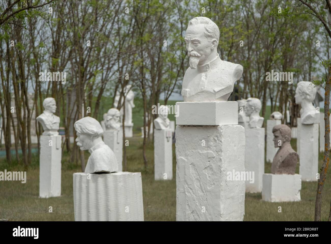 Buste de Felix Dzerzhinsky sur fond est groupe de sculptural de bustes autres leaders dans le Musée du réalisme socialiste. Frumushika Nova, Oblast d'Odessa, Ukraine, Europe de l'est Banque D'Images