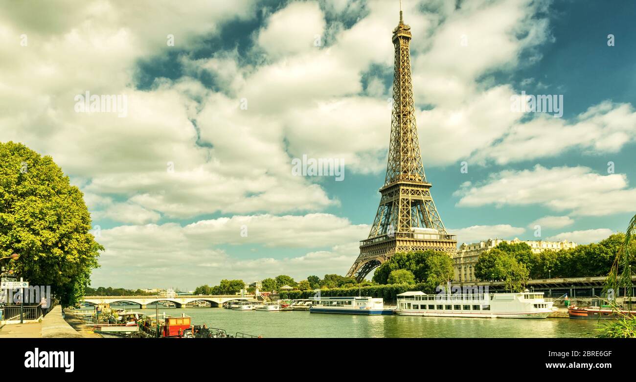 Horizon de Paris avec la Tour Eiffel, France. Photo vintage. Banque D'Images