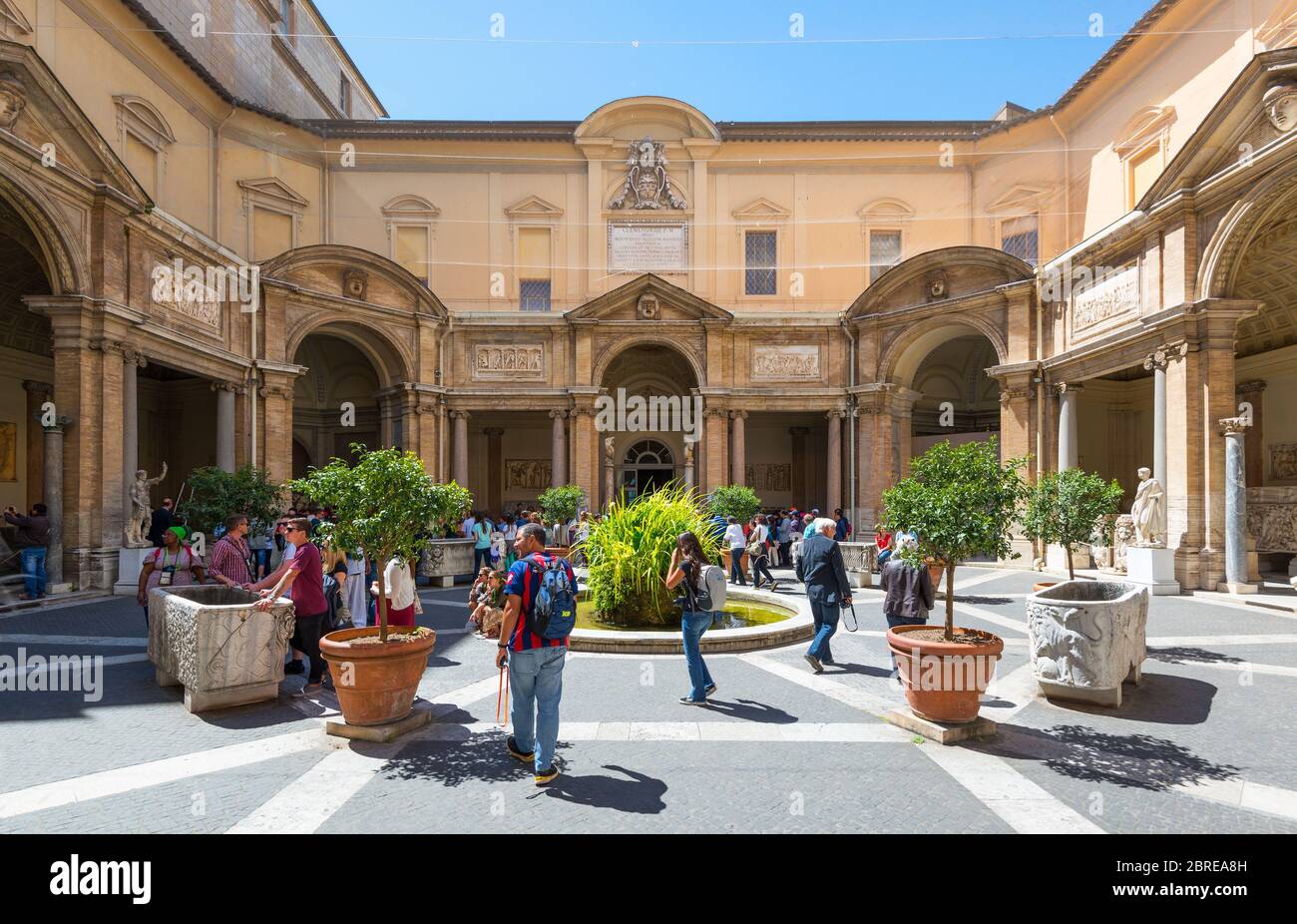 VATICAN - 14 MAI 2014 : visite du musée du Vatican par les touristes. Banque D'Images