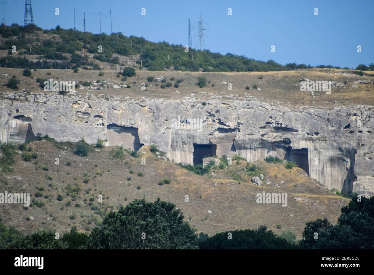 Carrières anciennes dans les rochers. Preuve d'une civilisation ancienne très développée. Péninsule de Crimée. Banque D'Images