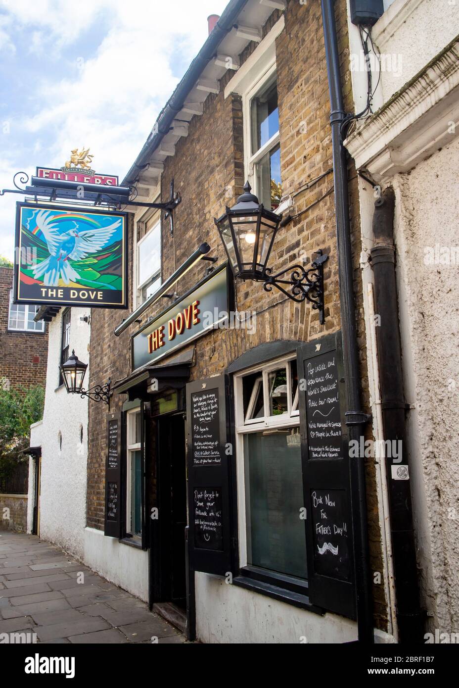 HAMMERSMITH, LONDRES - The Dove. Célèbre pub au bord de la rivière, le long du sentier de la Tamise, à proximité du pont Hammersmith. Banque D'Images