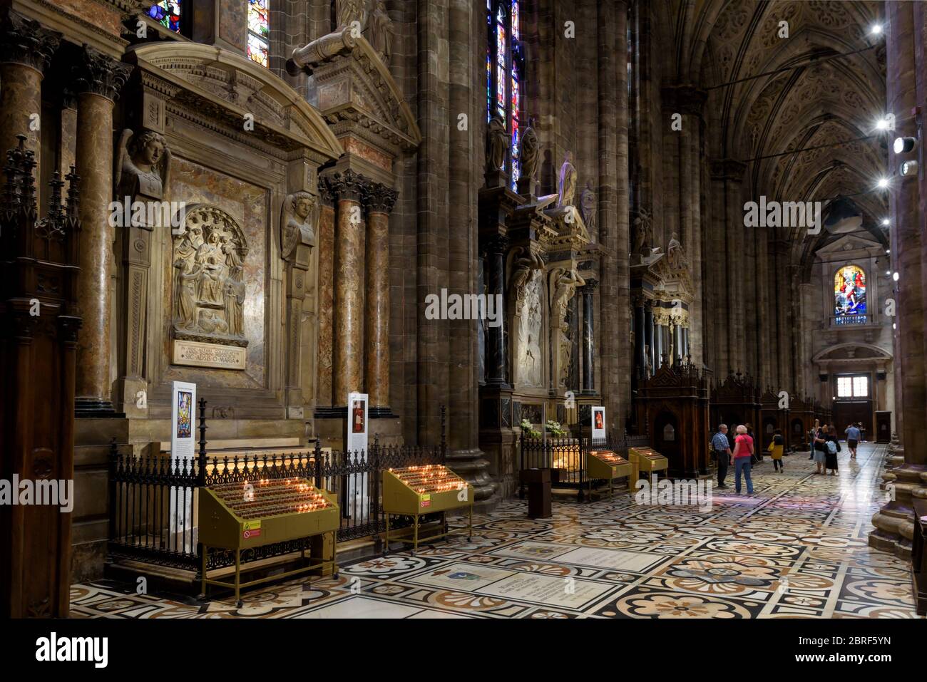 Milan, Italie - 16 mai 2017 : intérieur de la cathédrale de Milan (Duomo di Milano). Le Duomo de Milan est la plus grande église d'Italie et la cinquième plus grande de la ville Banque D'Images
