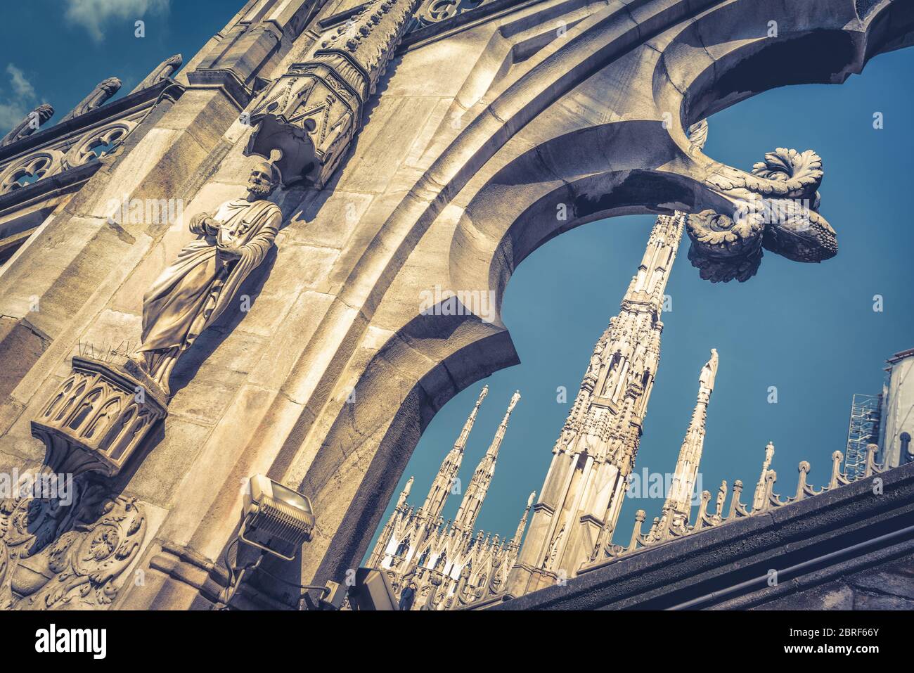 Décoration du toit de la cathédrale de Milan (Duomo di Milano) à Milan, Italie. Le Duomo de Milan est la plus grande église d'Italie et la cinquième plus grande dans le W Banque D'Images