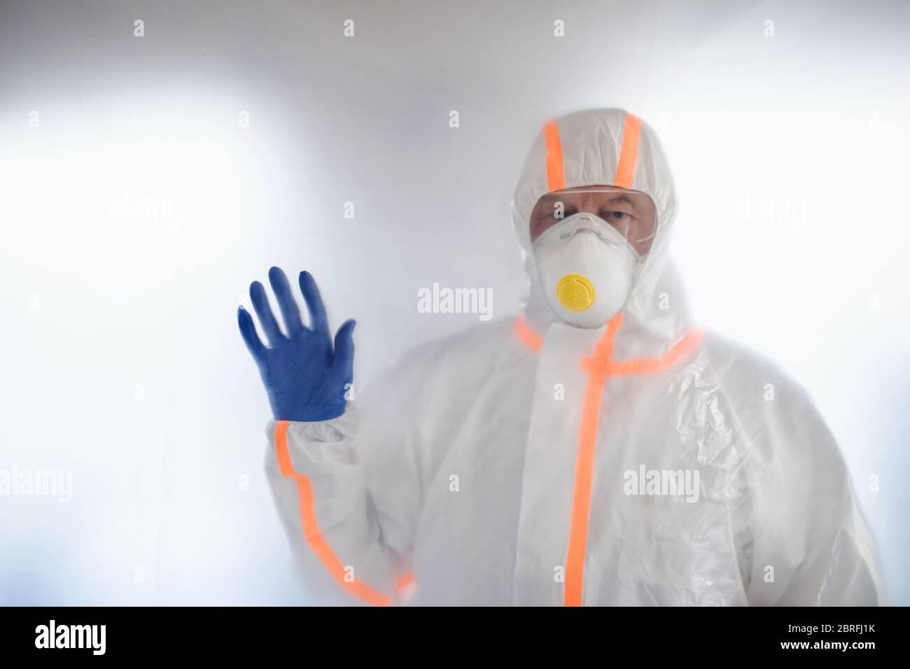 Médecin avec combinaison de protection, masque et gants, concept coronavirus. Banque D'Images