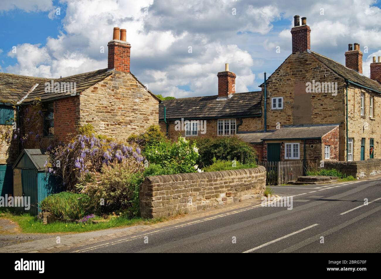 Royaume-Uni, Yorkshire du Sud, Rotherham, Wentworth, Cottage à côté de B6090 Banque D'Images