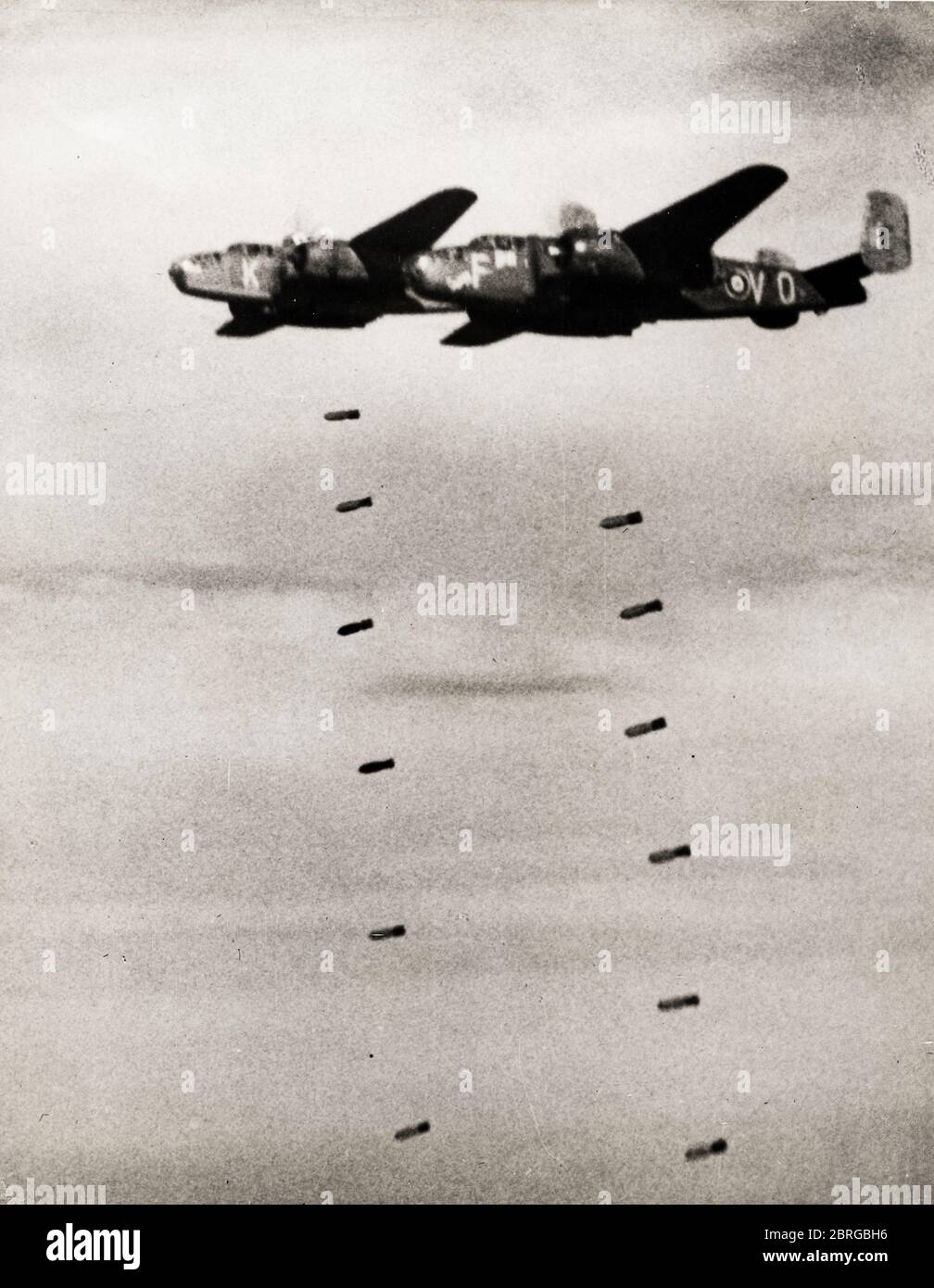 Deuxième Guerre mondiale des bombardiers Mitchell de la RAF largue des bombes à Arnhem, pays
